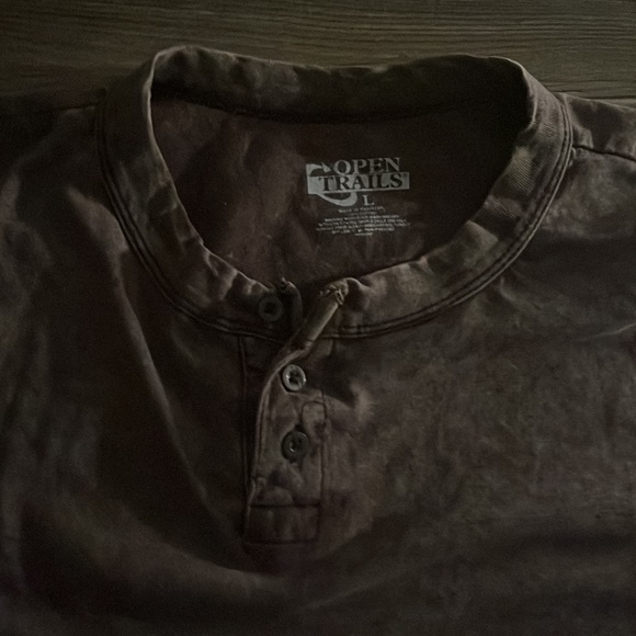 Wings of Glory buttoned tee - Picture 4 of 4